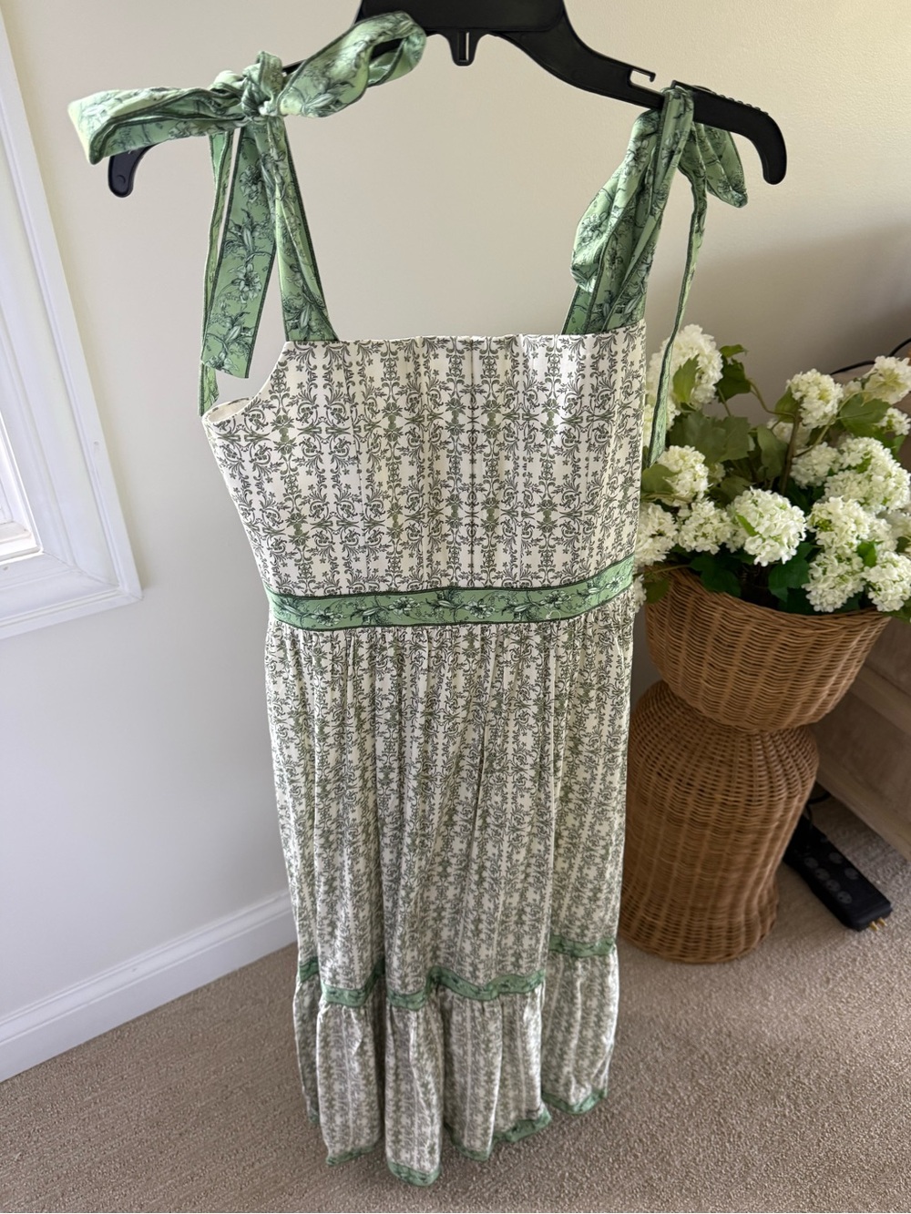 Alice + Olivia Green and Cream Breslin Floral Tie-Shoulder Midi Dress